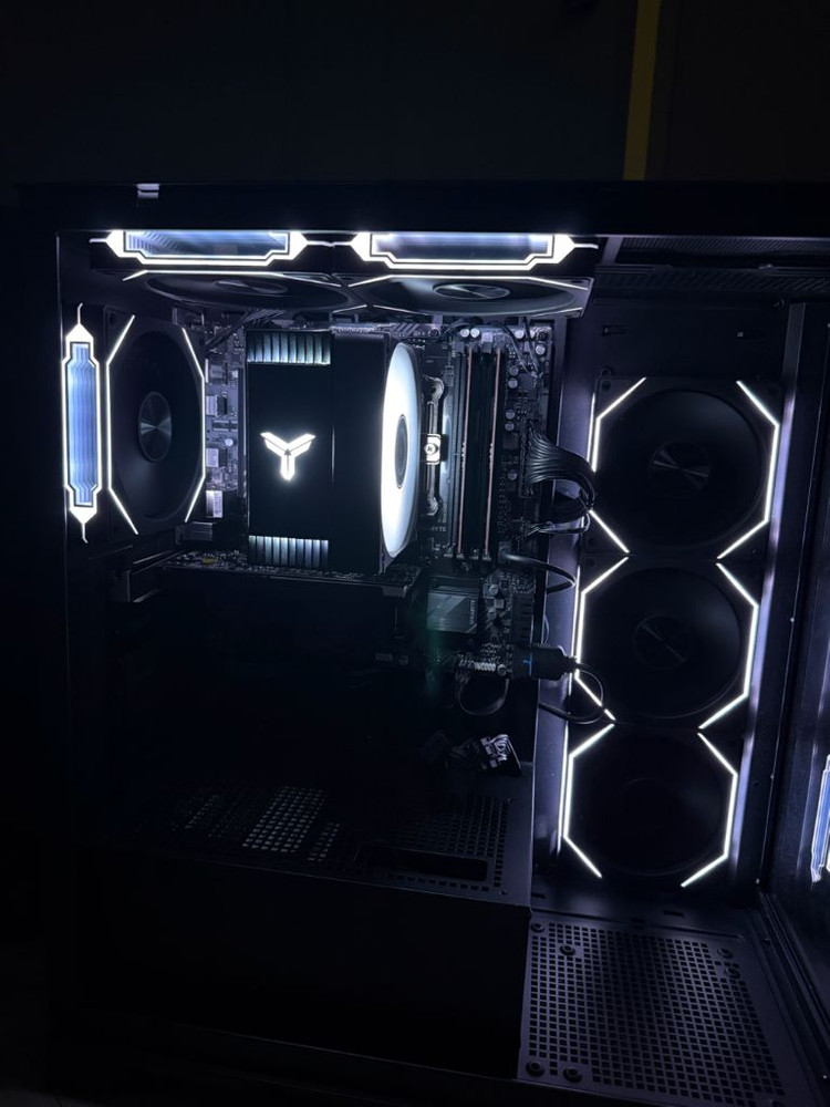 라이젠 7500F 반본체 PC 컴퓨터--1