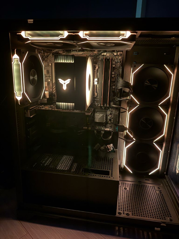 라이젠 7500F 반본체 PC 컴퓨터--2