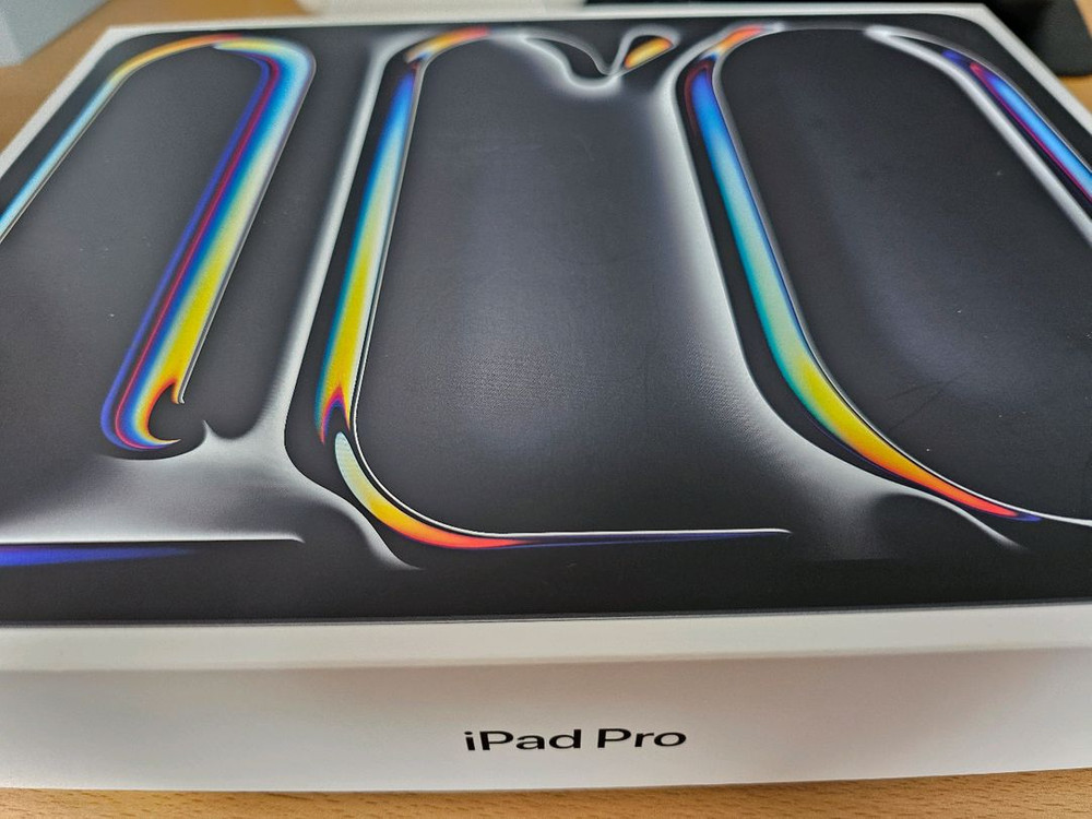 새제품급 풀박스 아이패드 프로 M4 13인치 배터리100% 256GB WIFI 케이스 포함--3