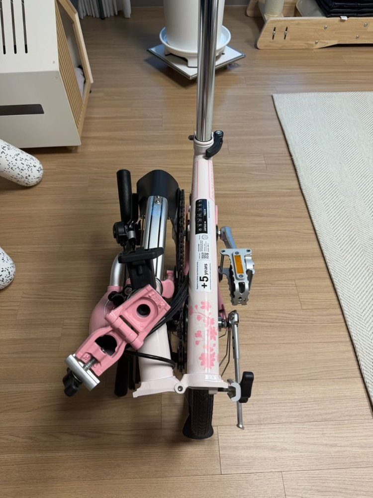 브롬톤 체리블라썸 에디션 2024 이미지