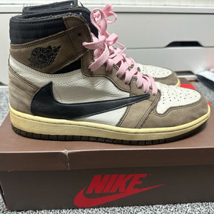 (특가)나이키 에어조던1 트래비스 스캇 모카 하이 285