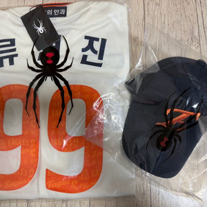 새제품 한화이글스 어센틱 레거시 유니폼, 레플리카 모자 판매합니다.