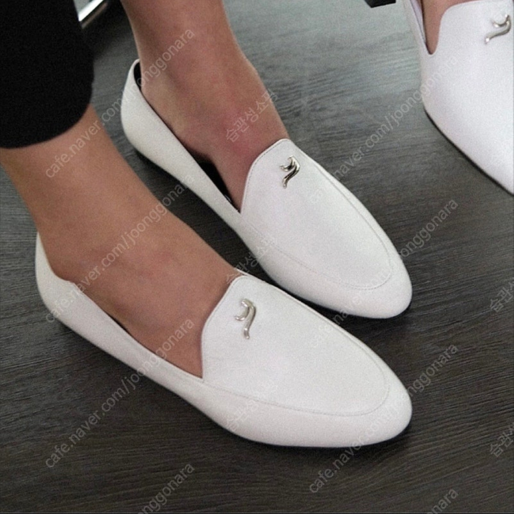 w컵셉 소가죽 플랫 로퍼 240 (새상품) 이미지