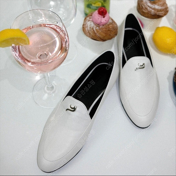 w컵셉 소가죽 플랫 로퍼 240 (새상품) 이미지