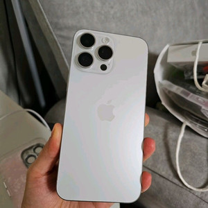 아이폰 15 Pro Max 1TB 화이트티타늄 89% 서브폰용도였음 새폰급 풀박