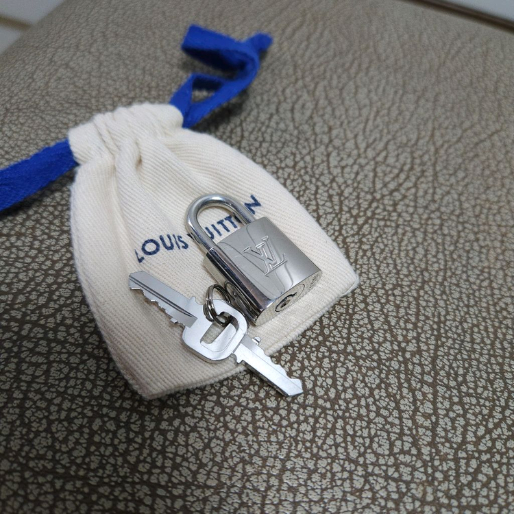 루이비통키폴 반둘리에45 마카사르 정품 이미지