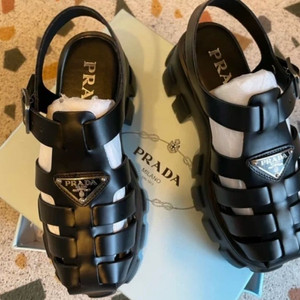 프라다 피셔맨 샌들 블랙 225-230