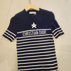 디올 마리니에르 스트라이프 반팔 니트