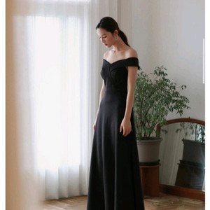 베일즈 블랙 나나 오프숄더 S 웨딩촬영 셀프웨딩 2부 드레스 판매(+검은 숏 베일)