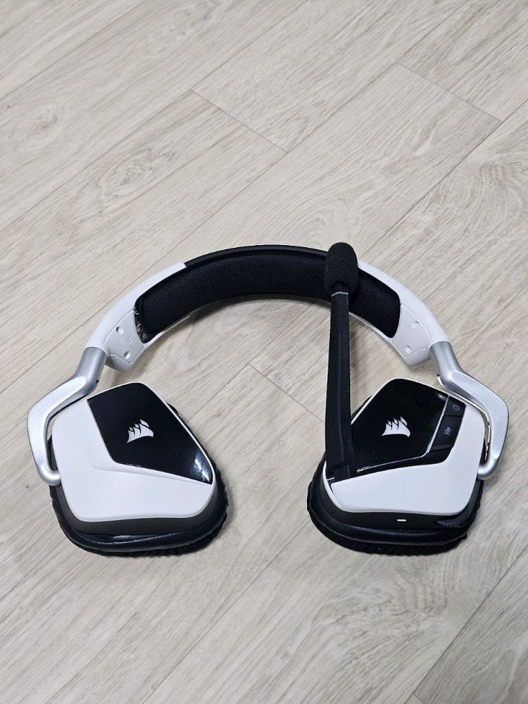 커세어 보이드 프로 RGB 무선 게이밍 헤드셋 판매합니다. 이미지