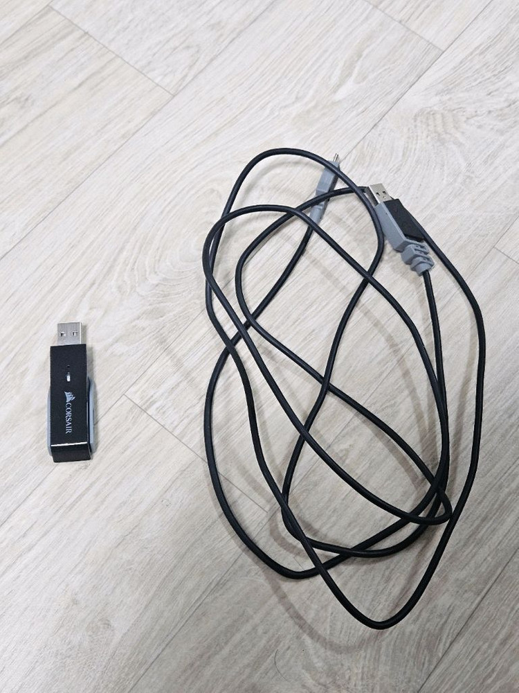 커세어 보이드 프로 RGB 무선 게이밍 헤드셋 판매합니다. 이미지