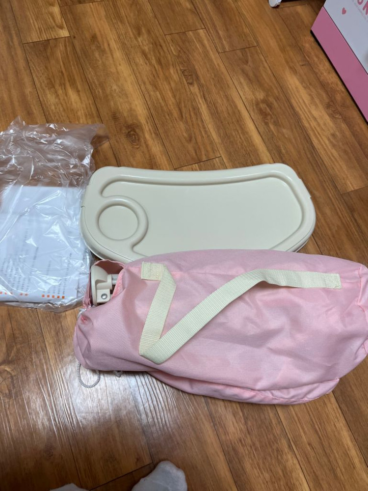 아기식탁 의자 이미지