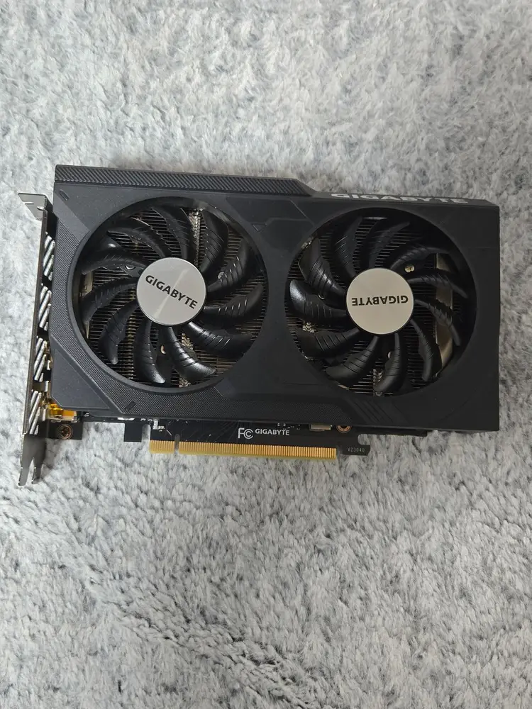 RTX 4060 8GB 그래픽카드 이미지