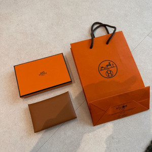 새상품 에르메스 Hermes 칼비 카드지갑 골드 색상