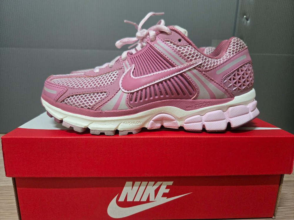 신품급 나이키 우먼 줌보메로5 프리미엄 엘리멘탈 핑크 ( 230) 판매합니다--1
