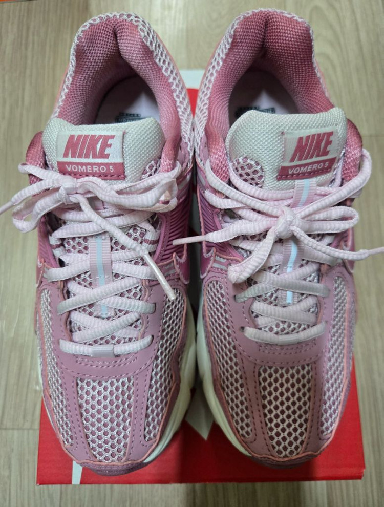 신품급 나이키 우먼 줌보메로5 프리미엄 엘리멘탈 핑크 ( 230) 판매합니다--3