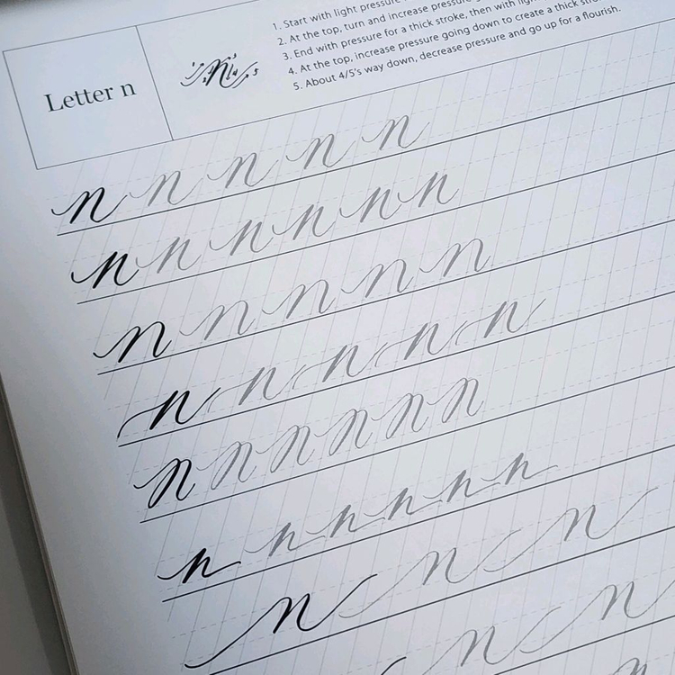 영문 모던 캘리그라피 교재 이미지