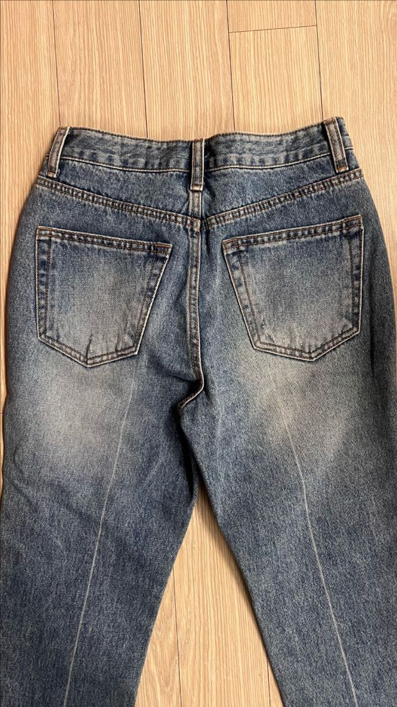 SIX AND A HALF 식스앤어하프 클래식 스트레이트 데님 중청바지 이미지