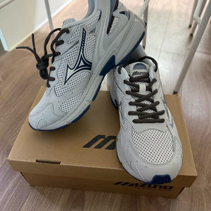 미즈노 운동화(새제품)240