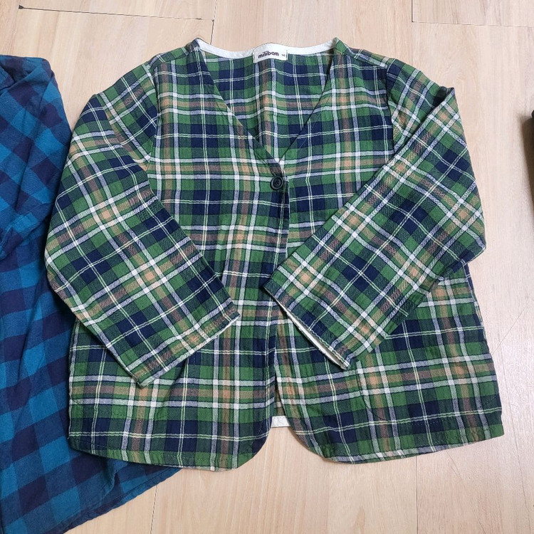 아동 140호 남방 2개 일괄 팝니다.--2