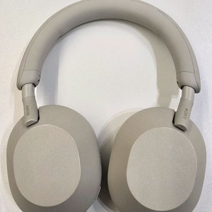 소니 WH-1000XM5 실버 충전케이블 포함