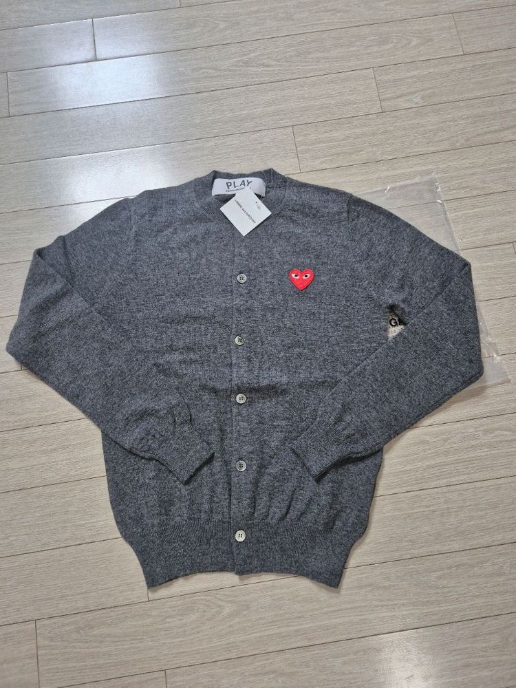 쿨거래시 23만택포! 미착용 새제품 정품 꼼데가르송 PLAY 레드하트 가디건 남여공용--0