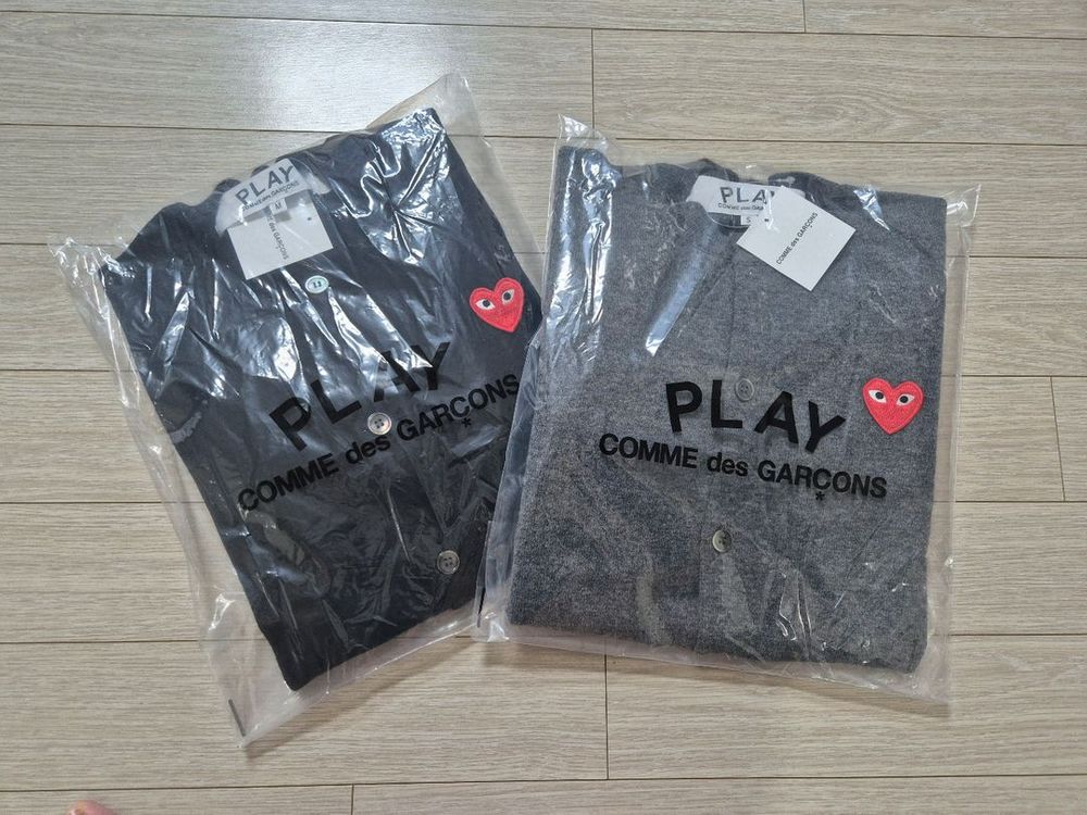 쿨거래시 23만택포! 미착용 새제품 정품 꼼데가르송 PLAY 레드하트 가디건 남여공용--2