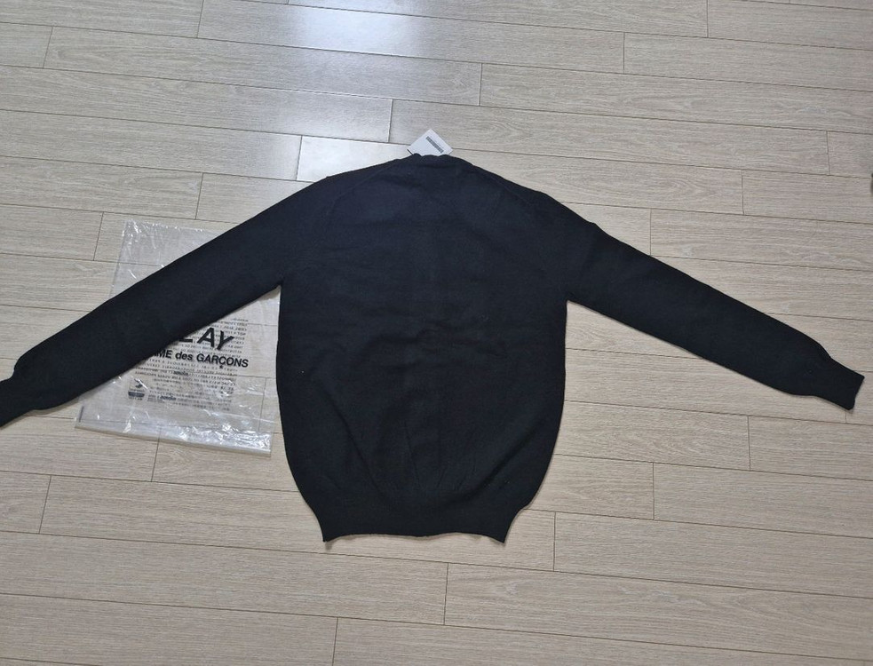 쿨거래시 23만택포! 미착용 새제품 정품 꼼데가르송 PLAY 레드하트 가디건 남여공용--6