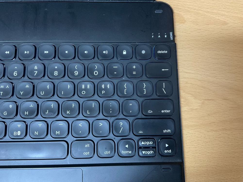 아이패드 13인치용 매직 키보드 (호환형/블랙) - 가성비 최강--2