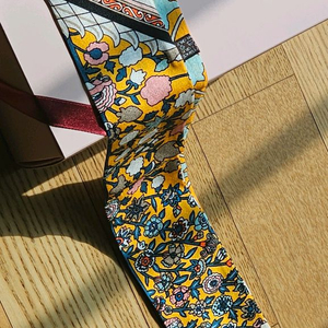 에르메스 100% 실크 트윌리/스카프 판매 (미사용 새제품)