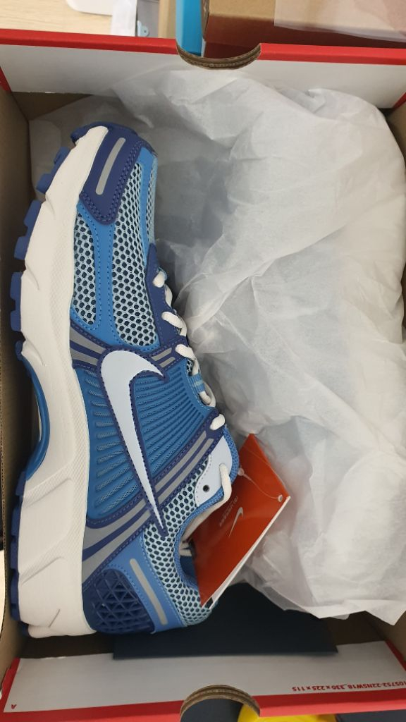 나이키 줌보메로5 운동화 275 새제품 15만원--2