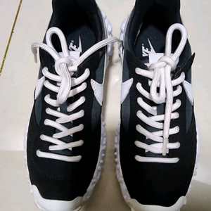 나이키 오버브레이크 블랙 화이트 250cm