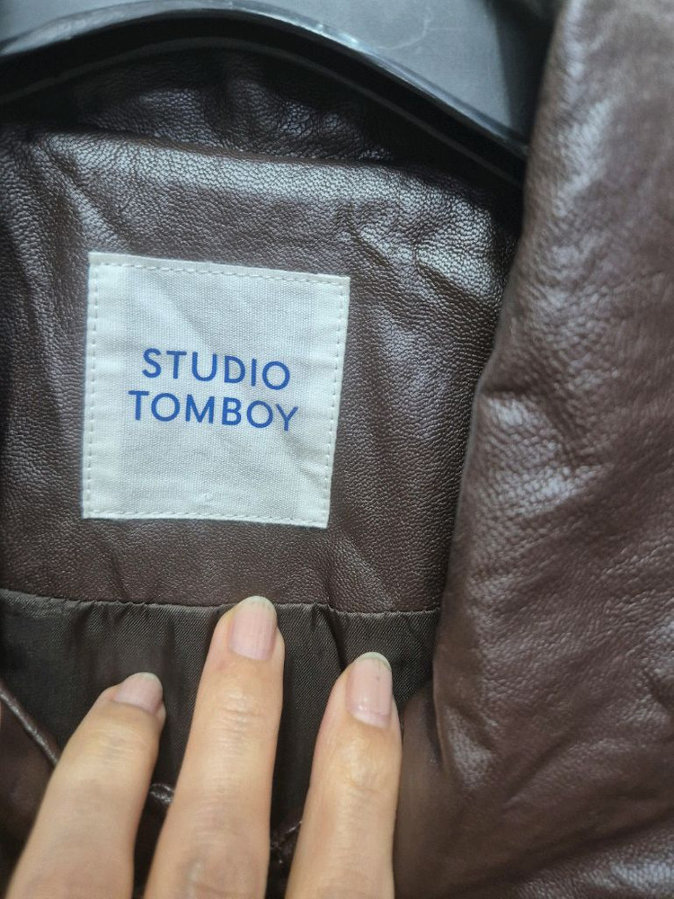 스튜디오 톰보이 에코 레더 루즈 트렌치(프리)--5