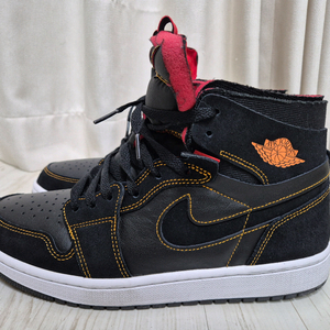 에어 조던 1 줌 에어 컴포트(Zoom Air CMFT) 칠레 레드(Chile Red) 모델