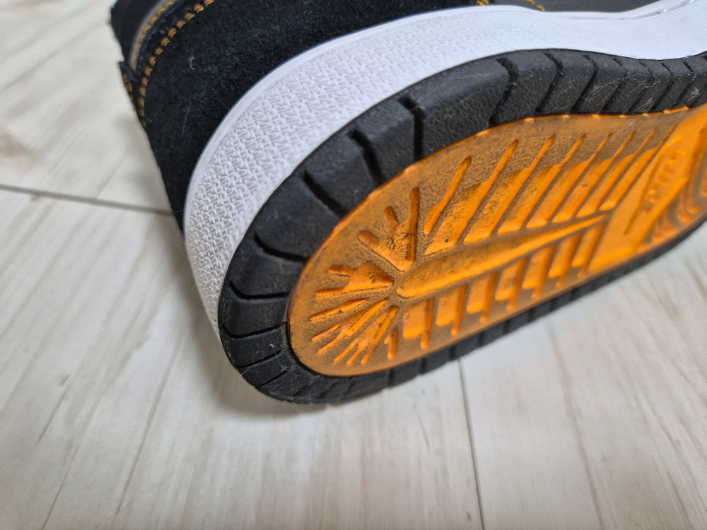 에어 조던 1 줌 에어 컴포트(Zoom Air CMFT) 칠레 레드(Chile Red) 모델--6