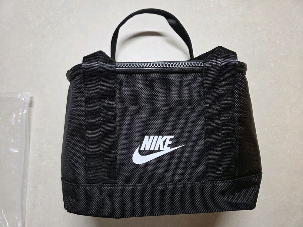 나이키 보온가방 쿨러백 보냉백 도시락가방 미니 블랙 새상품 이미지