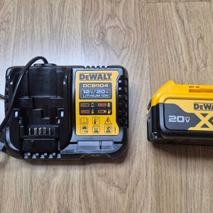 디월트 20V 배터리DCB184 충전기DCB1104 세트 새상품