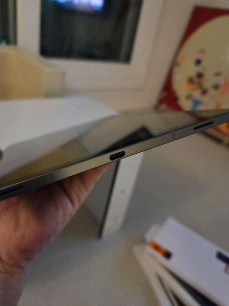 갤럭시탭S11 5g 256GB + 삼성정품 키보드 북커버 + 슈피겐 터프아머--4