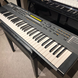 Roland xp30 신디사이저 이미지