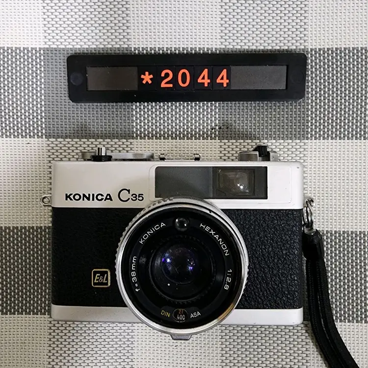 코니카 C 35 E&L 필름카메라 실버바디 이미지