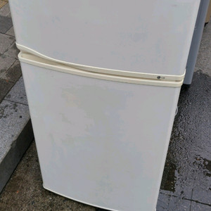 LG 소형 냉장고 137리터 근처는 가져다 드려요 이미지