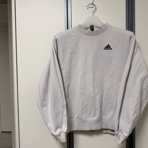 아디다스 맨투맨 라이트 그레이