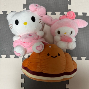 인형뽑기 인형 판매 (헬로키티, 마이멜로디, 앙버터 소금빵 인형)