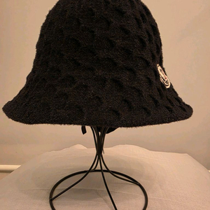 버킷햇 블랙, 크림색 (1개당1만 8천원)