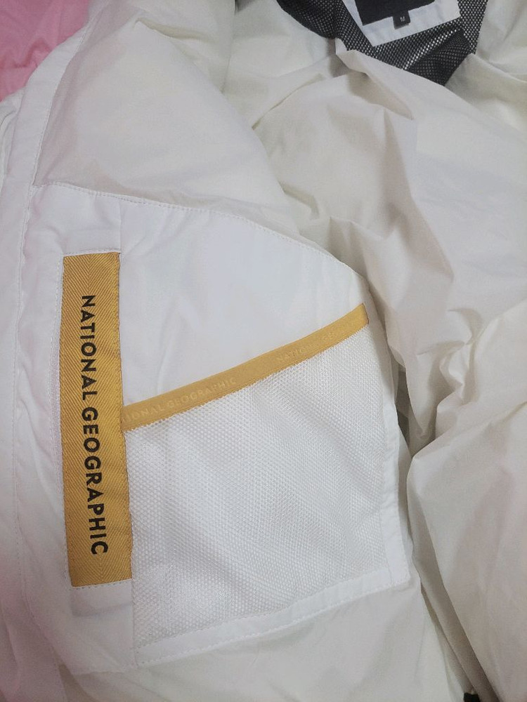 내셔널지오그래픽 오리털 숏패딩 판매합니다. 상태 양호하고, 핏도 예쁘게 떨어집니다. 문의 없으시면 바로 안전결제해주 이미지