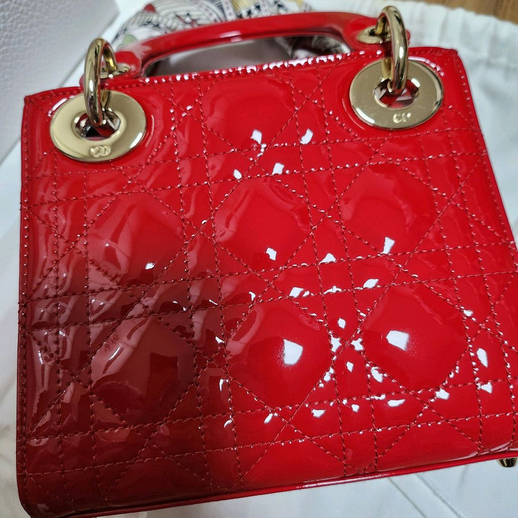 레이디 디올 미니백(새상품,체리레드컬러) + 정품 미차스카프 이미지