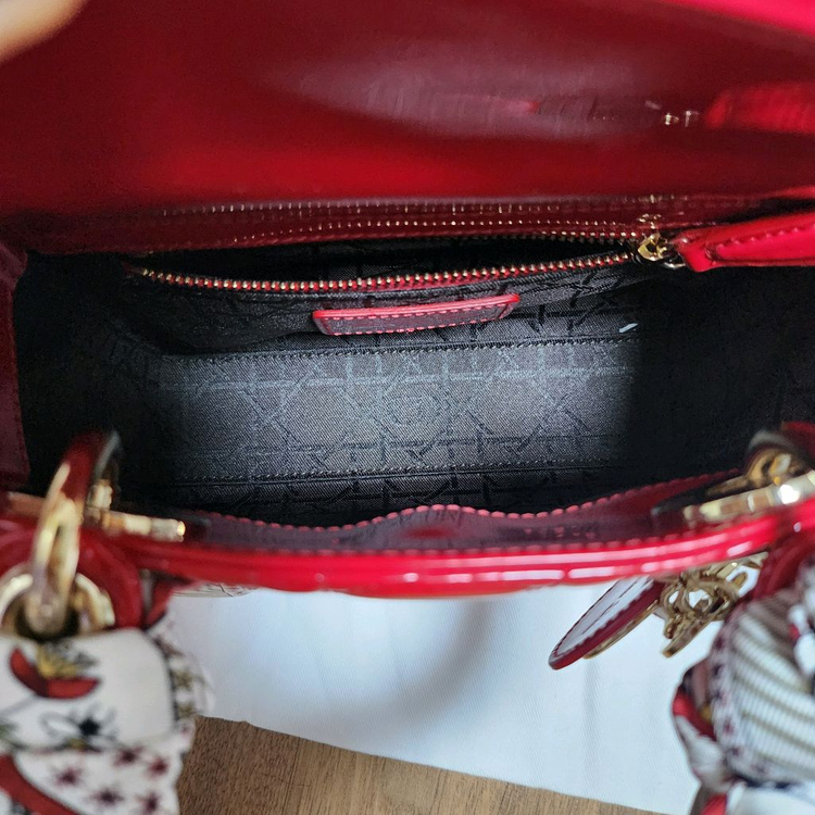 레이디 디올 미니백(새상품,체리레드컬러) + 정품 미차스카프 이미지