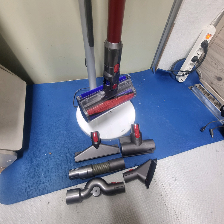 다이슨v11무선청소기--1