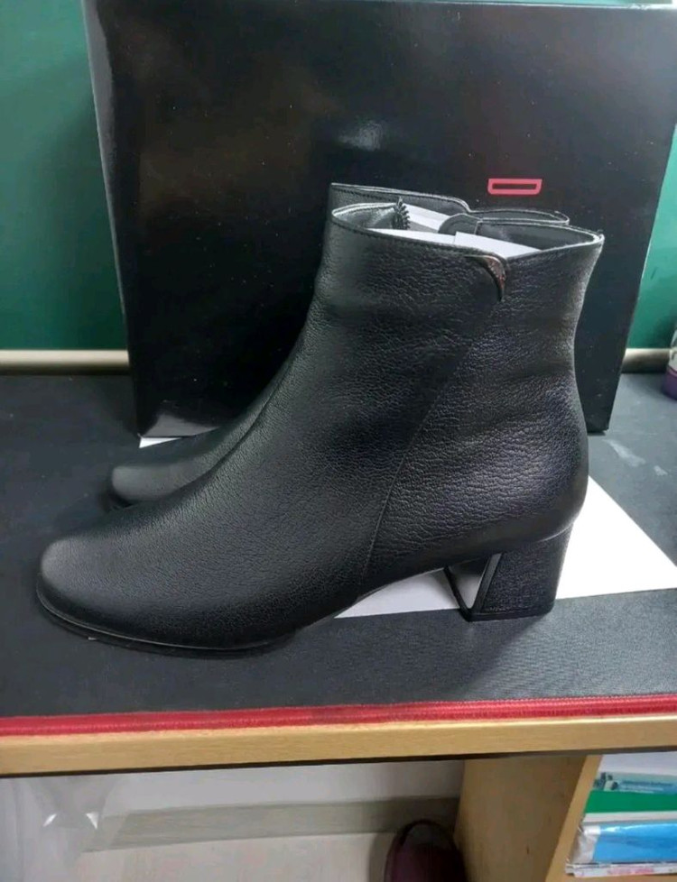 여성 닥스 통굽 원포인트 장식 앵클부츠 (240) DIB111 (새상품) 이미지