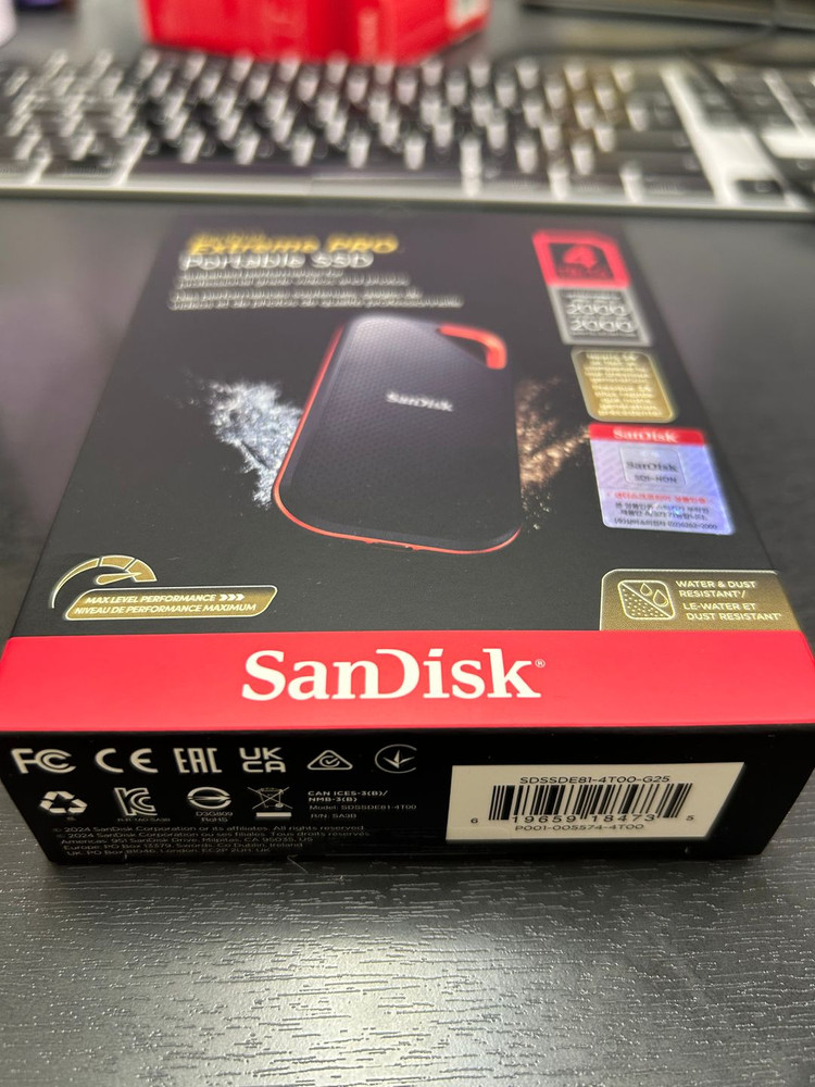 샌디스크 외장 SSD 익스트림 E61 4TB 블랙 미개봉 새상품--1